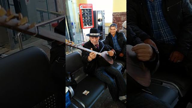 ТАЛАНТЫ ПОВСЮДУ!!! #1. Музыкант на вокзале смотреть онлайн