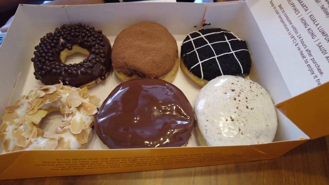 First Time Trying J.CO DONUTS In Indonesia 🇮🇩 BEST DONUTS In The World? 🍩 #jakarta