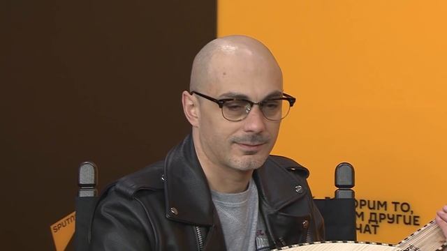 За кулисами "Наблюдений". Попытки настроить лютню и сыграть на ней смотреть онлайн