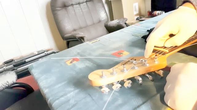 Unpacking Ernie Ball Guitar Strings (and Installation) смотреть онлайн