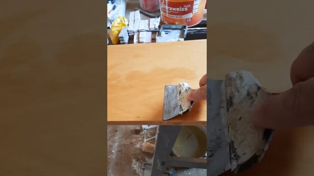 Как снять старый лак без растворителя с дерева копеечное средство #Shorts смотреть онлайн