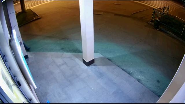 Появилось видео с серийным грабителем из Саранска! смотреть онлайн