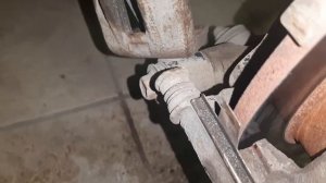 Замена задних тормозных колодок Шевроле Лачетти, замена заклинившего поршня суппорта. Своими руками