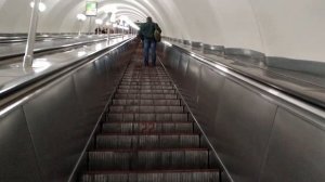 Станция метро Крестовский остров, Санкт - Петербург. Станция и подъем по экскалатору.