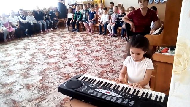 Анечка 5 лет - первое выступление перед публикой! смотреть онлайн