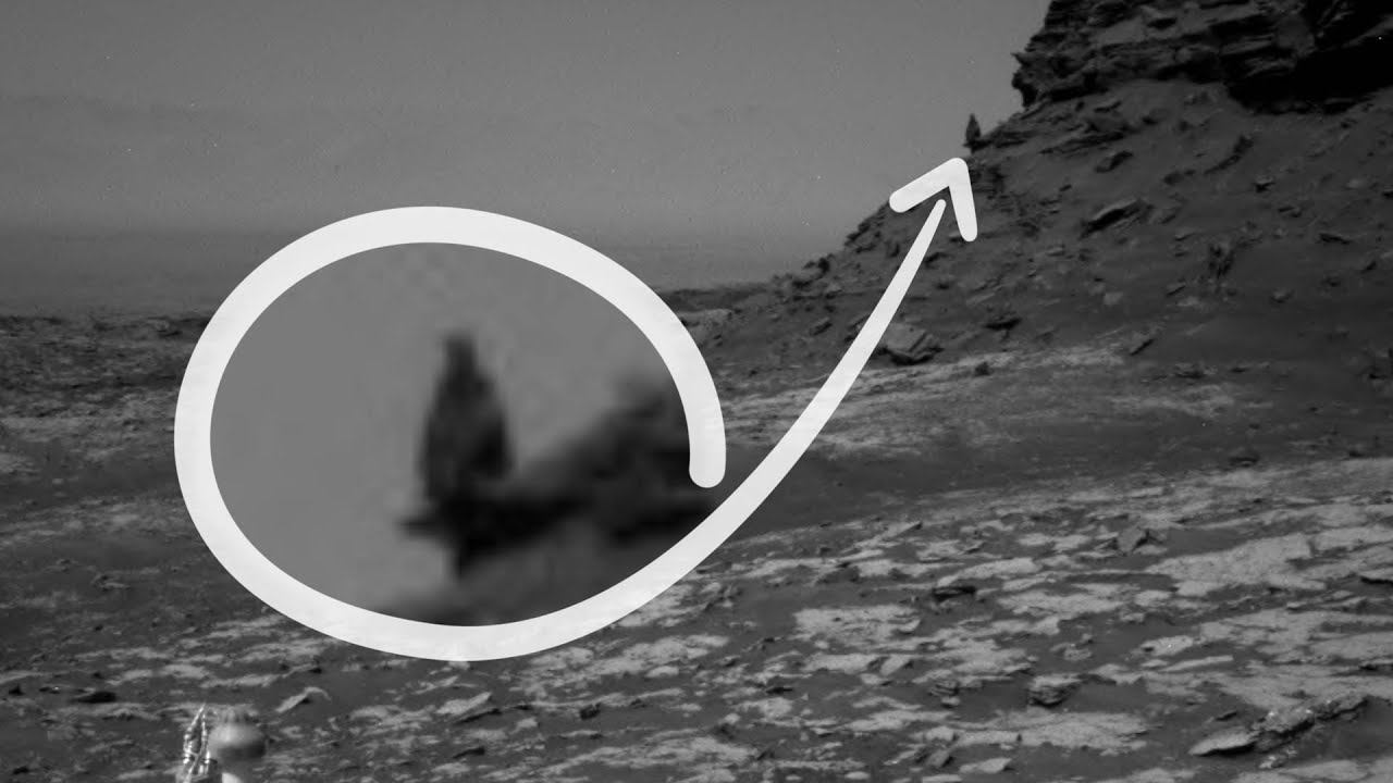 Силуэт на Марсе наблюдает за марсоходом Curiosity смотреть онлайн