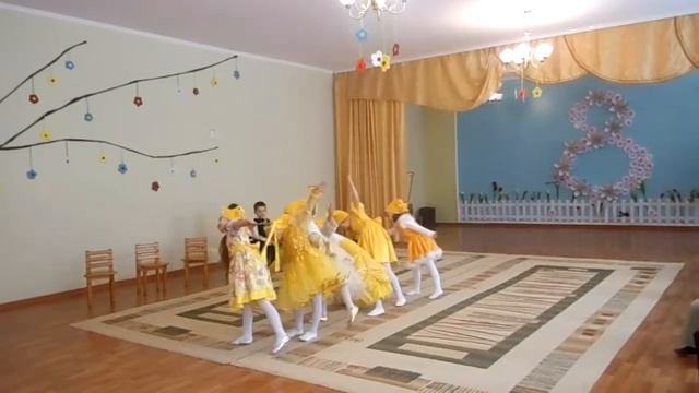 Танец солнечных лучиков (средняя группа) смотреть онлайн
