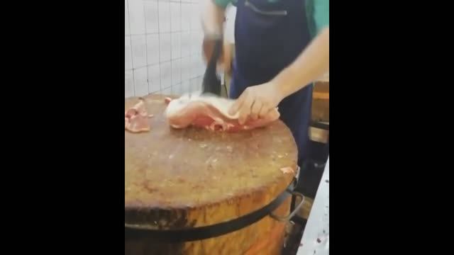 Разруб говядины и свинины.топор для мяса