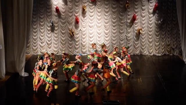 Танец "Пеппилотта". Ансамбль "Радуга" школа искусств им Д.Б.Кабалевского г.Шахты. 2016 год. смотреть онлайн