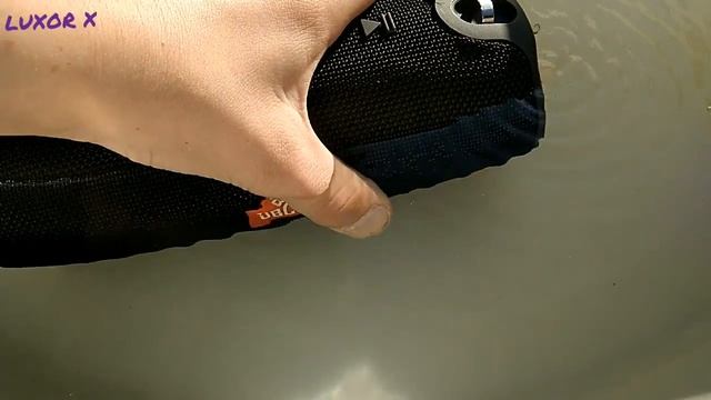 Погружение китайской JBL XTREME в воду. смотреть онлайн