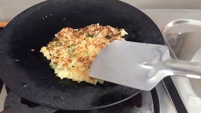 Potato Pancakes | Aaloo cheela |Quick & Easy Breakfast | Special potato snack | Moody Meals| смотреть онлайн