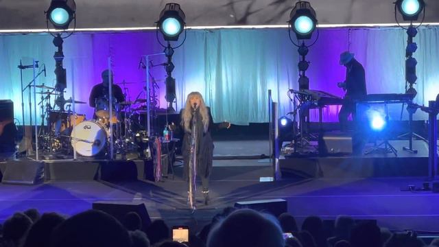 Stevie Nicks, “Dreams” - Live on June 12, 2022 - Shoreline Amphitheater in Mountain View смотреть онлайн