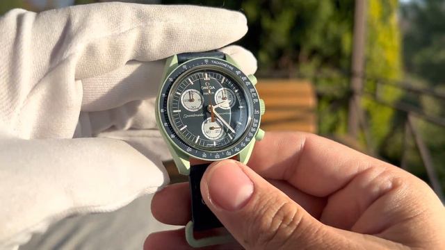 Swatch Omega MoonSwatch Mission On Earth SO33G100