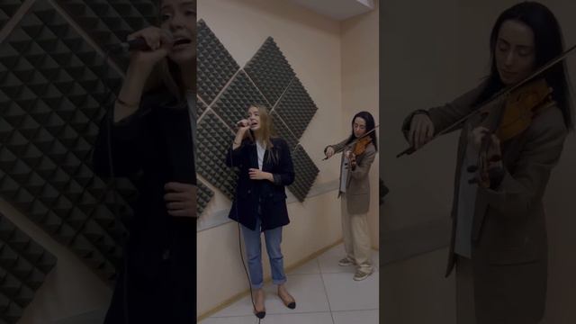 Вокал + скрипка 😍 Сто часов счастья #девушка #музыка #поет #скрипка #россия #песня смотреть онлайн