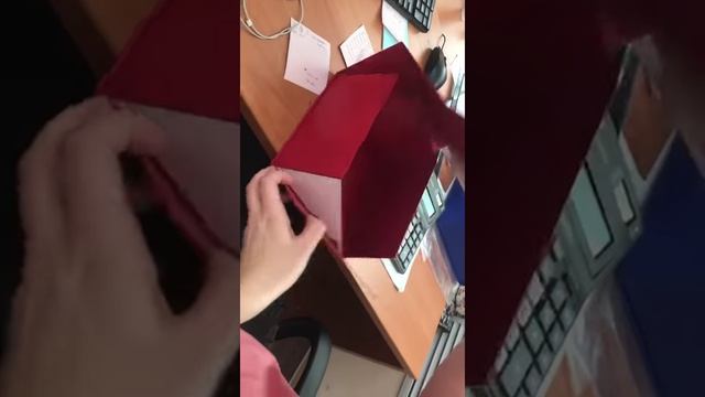 Подарочная коробка на магните складная с ручкой Премиум смотреть онлайн