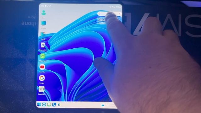 SAMSUNG GALAXY Z FOLD 3 RUNNING WINDOWS 11!? THIS LAUNCHER IS ACTUALLY COOL! смотреть онлайн