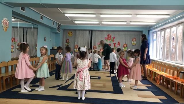 Поздравляем всех милых дам с праздником 8 марта!!! смотреть онлайн