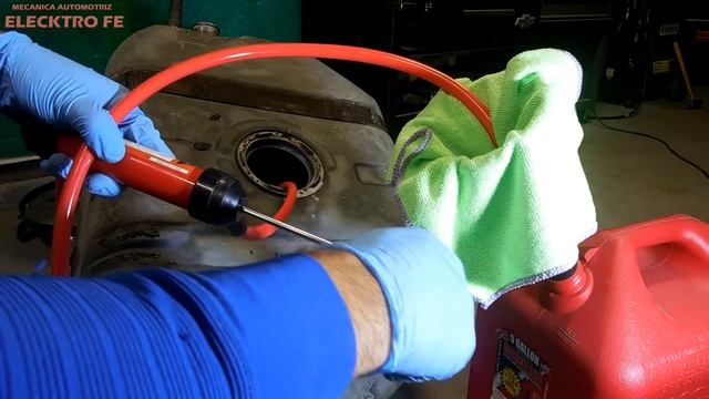 CAMBIO DE BOMBA de gasolina bajando el tanque (todos los detalles, camioneta) смотреть онлайн