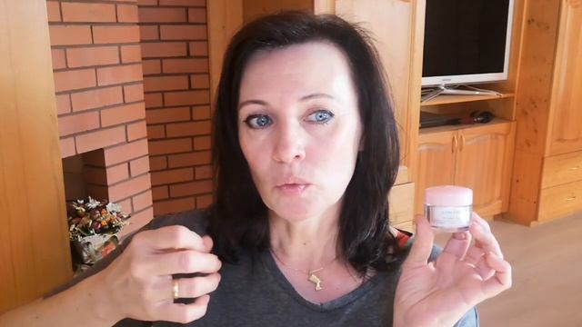 ТОП 5 МОИХ ДНЕВНЫХ РАЗГЛАЖИВАЮЩИХ КРЕМОВ! УХОД ЗА ЛИЦОМ В 47 ЛЕТ! смотреть онлайн