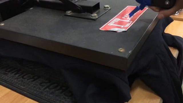 Печать на чёрных толстовках принта SMART ENGINEERS в ПечатьПро смотреть онлайн