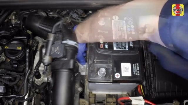 How to Replace the battery on the Volkswagen Caddy 2004 to 2015 смотреть онлайн