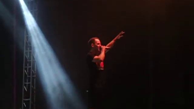 Signing a beach ball, Grow Up plus by Simple Plan in Porto Alegre May, 25th 2018 Pepsi On Stage смотреть онлайн