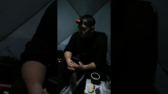 Зимняя рыбалка с ночёвкой! Готовим картошку и шулюм! смотреть онлайн