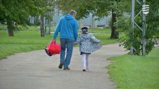 Почти 14% детей в течение года не общались с одним из родителей смотреть онлайн