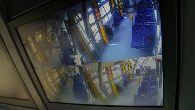 Rīgas ielās sāk kursēt zemās grīdas tramvaji смотреть онлайн