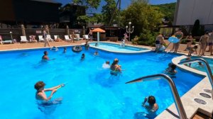 Отель Три Звезды Новомихайловский, бассейн во дворе. Территория отеля. Краснодарский край.