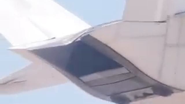 X-32 JSF transitions into Vertical (hover) mode смотреть онлайн