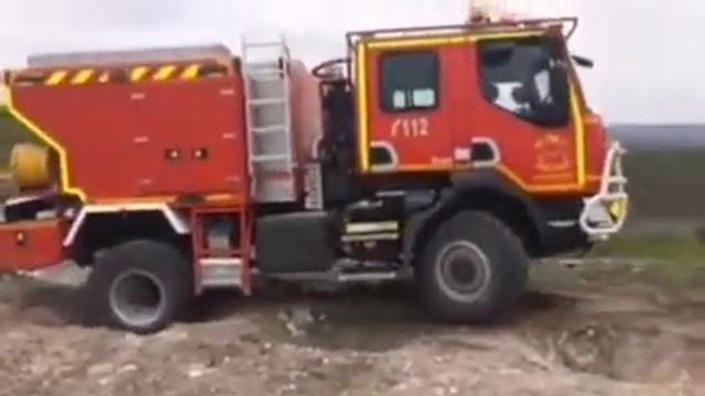 Renault Trucks D14 R4x4 | Bomberos de la Comunidad de Madrid смотреть онлайн