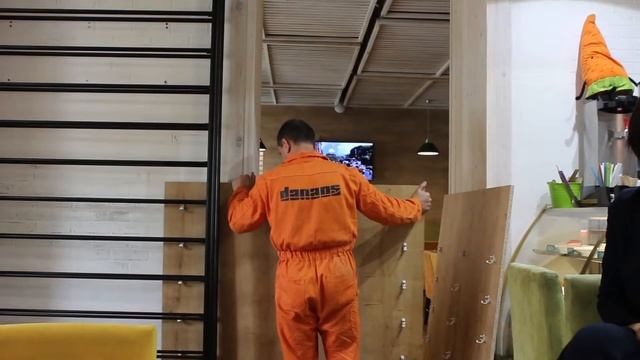 Монтаж фитостены от LAND DECOR для кафе "Зелень" смотреть онлайн