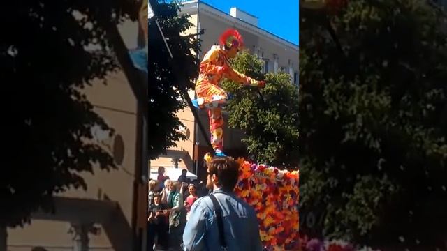 Цветочный корабль "Flower Power". Шоу уличного театра"Огненные люди" смотреть онлайн