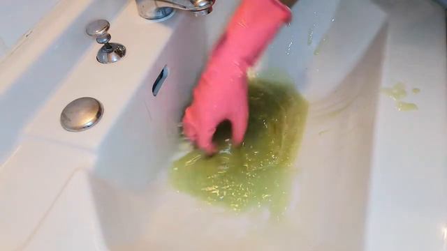 Olive and aloe vera soap🤤🤤with the adorable doll🦖💚 смотреть онлайн