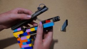 пистолет Glock 18 из лего