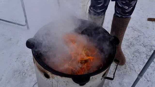 Макароны по-татарски или плов из макарон в казане на костре смотреть онлайн