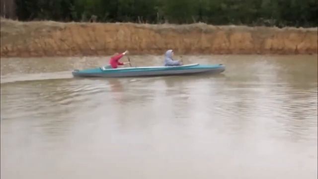Проверяем байдарки перед первым в сезоне походом. смотреть онлайн