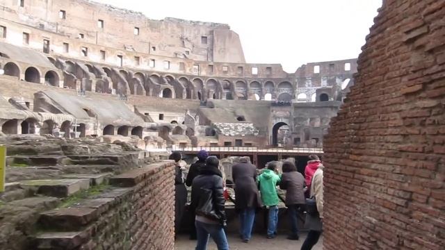 Внутри Римского колизея в Италии смотреть онлайн