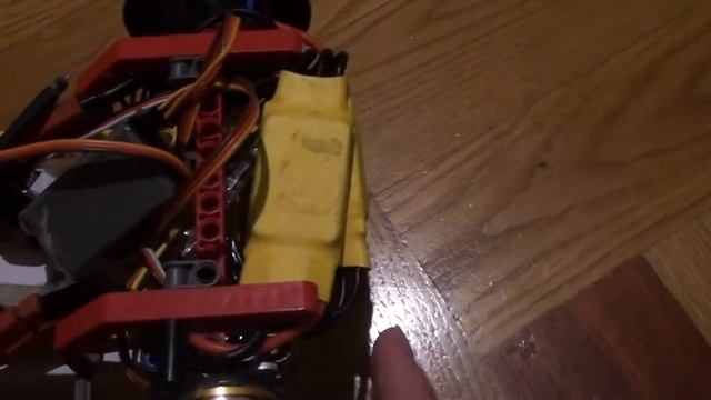 Электро модель машины на радиоуправлении с ABS и ESP смотреть онлайн