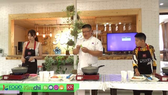 K-FOOD Мастер класс Такналгеджорим (닭날개 간장 조림) смотреть онлайн