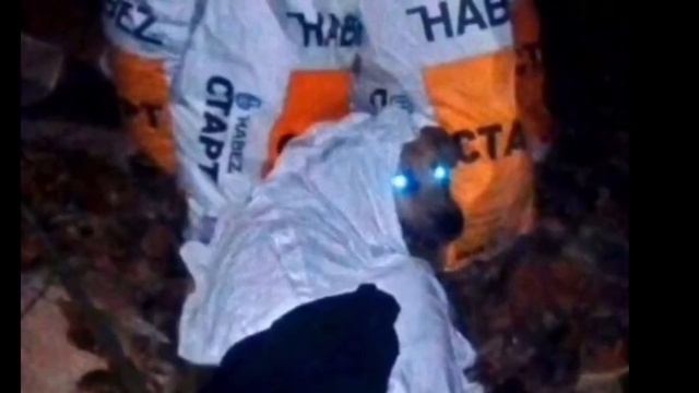 В него стреляли, выгоняя из дома, а он выжил всем на зло, скитаясь по помойкам смотреть онлайн