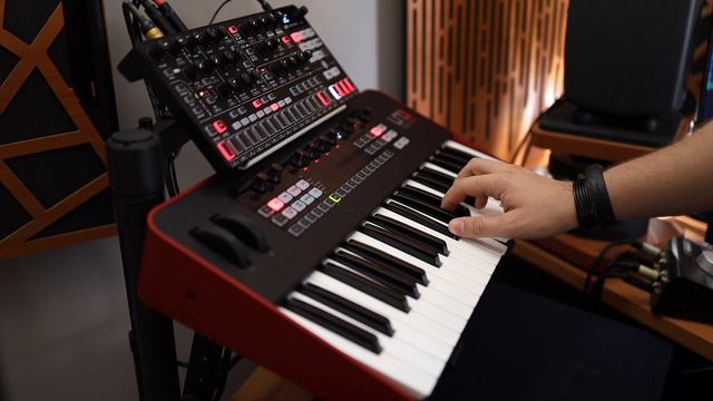 IK Multimedia Uno Synth Pro X Unboxing + Demo | No Talking | смотреть онлайн
