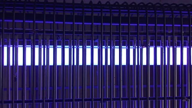 Уничтожитель насекомых Noveen IKN-40 Електромухоловка в свинарнику. смотреть онлайн