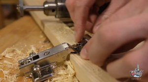 Монтаж жалюзийной дверей в гардеробную