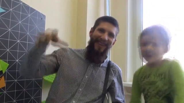 Супер малыш. И не скажешь что в больнице. Вот энергии... смотреть онлайн