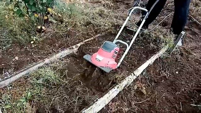 электрический культиватор зубр ккд 900 отличный помощник в дачных делах.