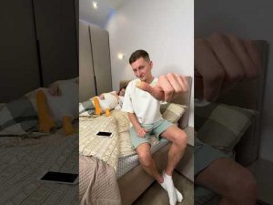 пластырь 🩹 чтобы жена не брала мой телефон😂 и чья идея теперь лучше_