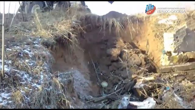 Работы по ликвидации обвала и укреплению дамбы на территории Устиновского пруда в Рузе