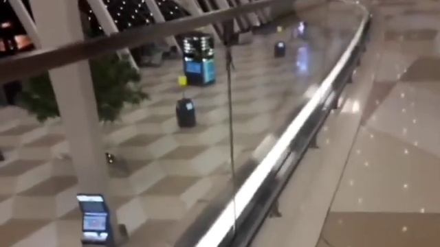 Международный аэропорт в дневном Армянском Г. Бакуракерт (в Г. Баку) смотреть онлайн